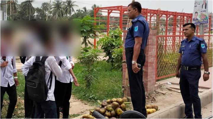 ক্লাস ফাঁকি দিয়ে আড্ডা ওসির অভিভাবকসুলভ আচরণে মুগ্ধ দেশবাসী